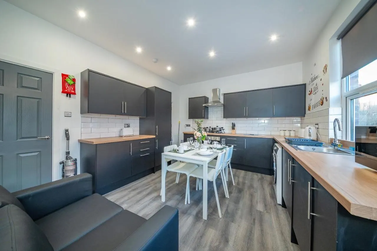 *Rd12S* For Your Most Relaxed & Cosy Stay + Free Parking + Free Fast Wifi * Leeds  0*, Leeds (West Yorkshire)